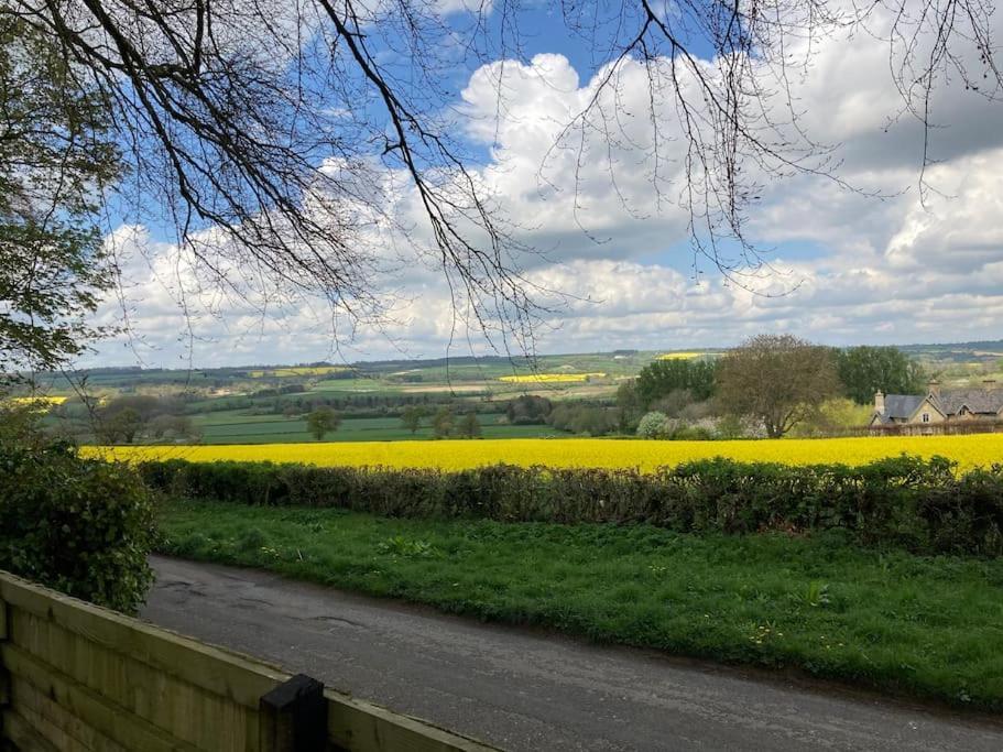 Cosy Retreat In The Heart Of The Cotswolds. Apartment Чипинг Нортън Екстериор снимка